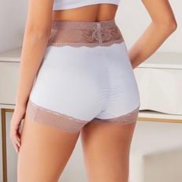 Rhonda Shear Pin up Bra and Panty Set - Picture 6 of 9